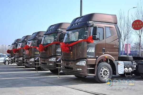最新款解放JH7牽引車，卓越性能與智能科技的完美結(jié)合