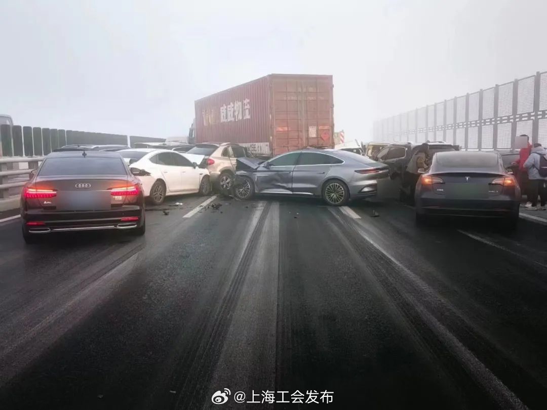 上海高速車禍最新消息,上海高速車禍最新消息，事故原因及后續(xù)處理全面解析