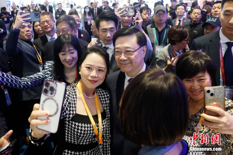 香港最新行政長(zhǎng)官是誰,香港最新行政長(zhǎng)官是誰，李家超的背景與未來展望