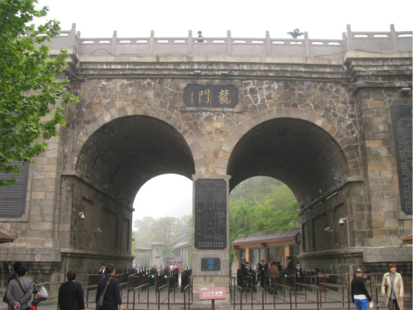 澳門天天彩期期精準(zhǔn)龍門客棧,澳門天天彩期期精準(zhǔn)龍門客棧，揭示背后的違法犯罪問題